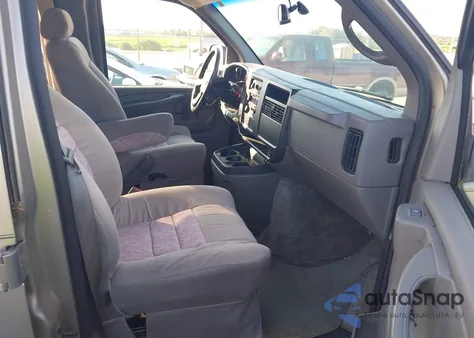 2004 Chevrolet Express G1500 z USA, uszkodzony, nr VIN 1GBFG15T041138558